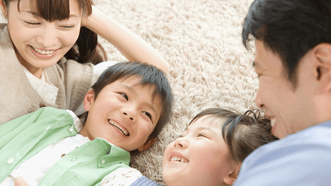  Tại sao nhiều bé có cảm giác mình bị “ra rìa” khi có em, chính là do cách cư xử sai lầm của bố mẹ (ảnh minh họa).
